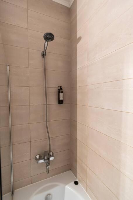 Apartment Arte - 2 Bedroom Near Coresi Mall With Free Parking Brașov